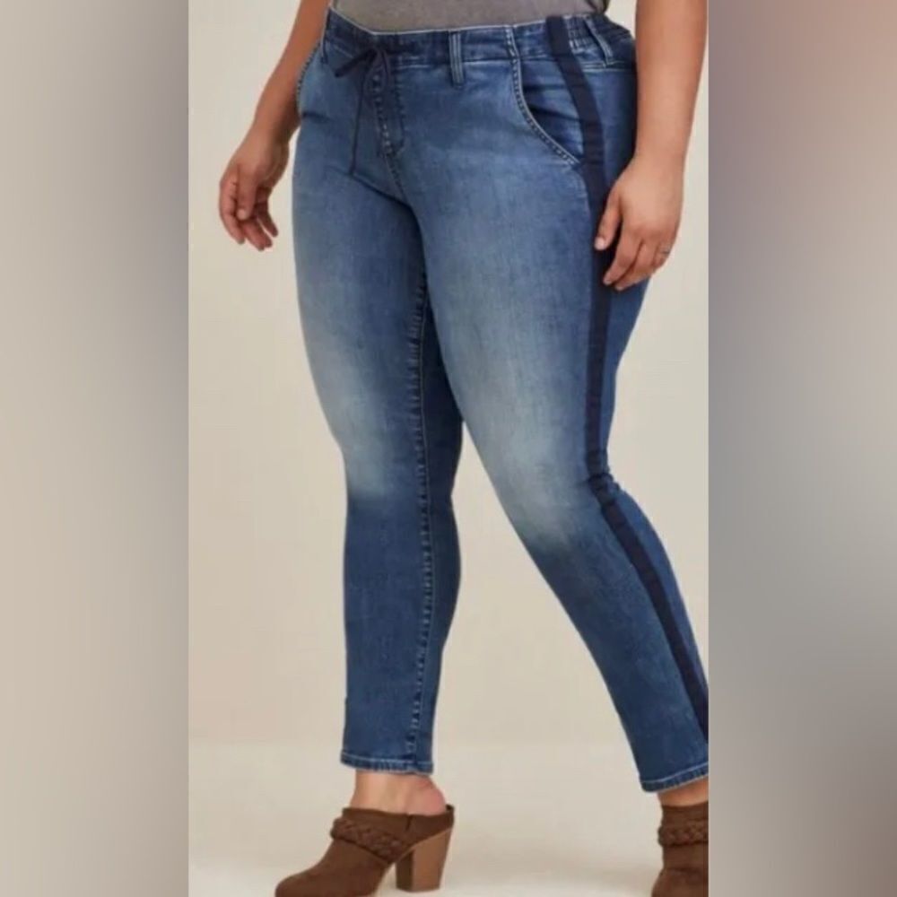 Torrid women’s 4x pull on Venus‎ side stripe elastic waist jeans crop new